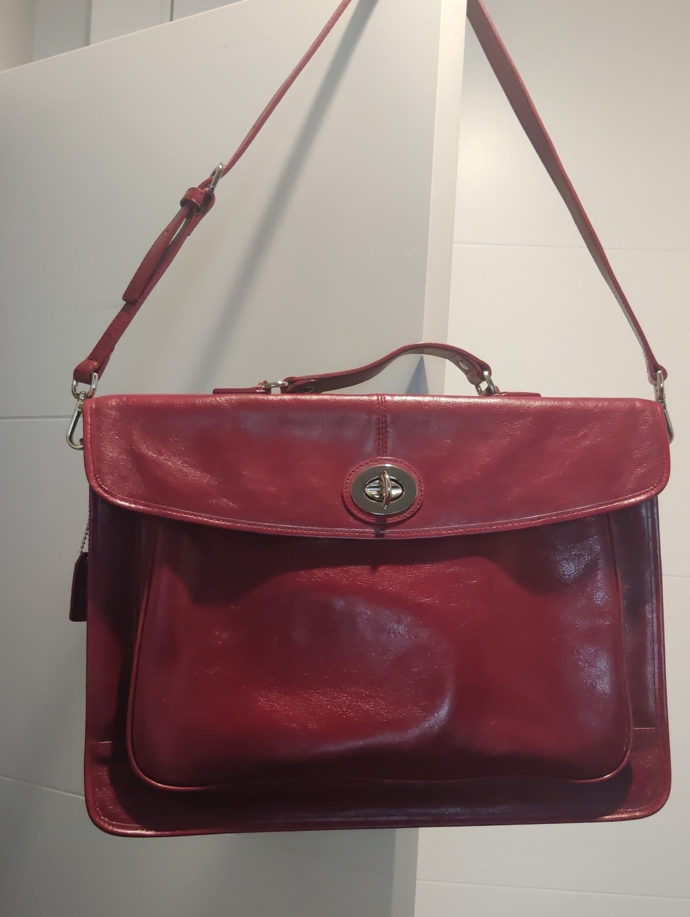 Danier Red Messenger Leather Case Shoulder Bag 15"X12"...Pre-owned
